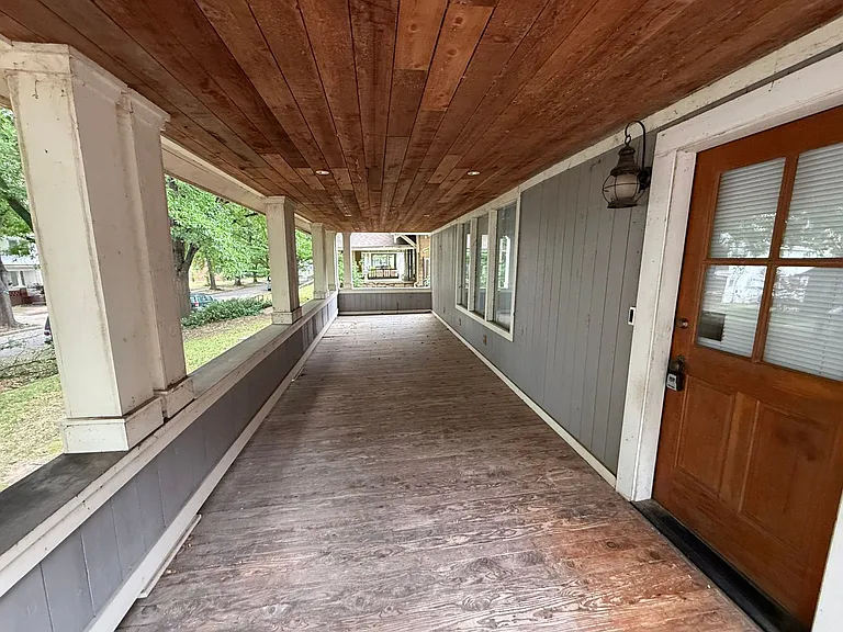 1414 S Carson Ave — Photo 2