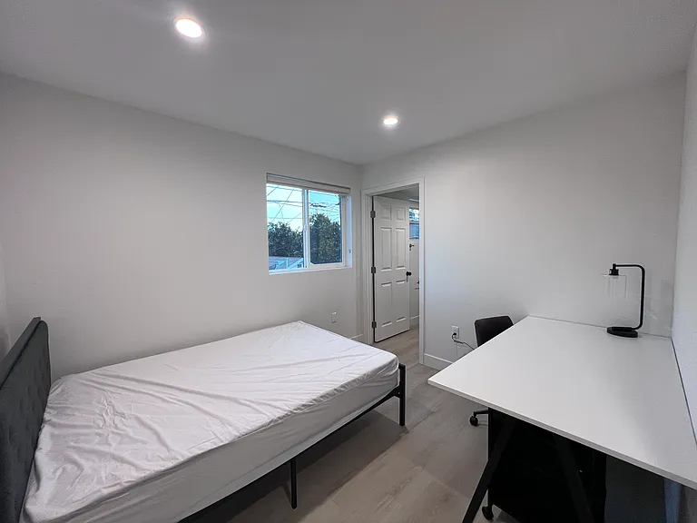 1224 W 37th Pl — Photo 102