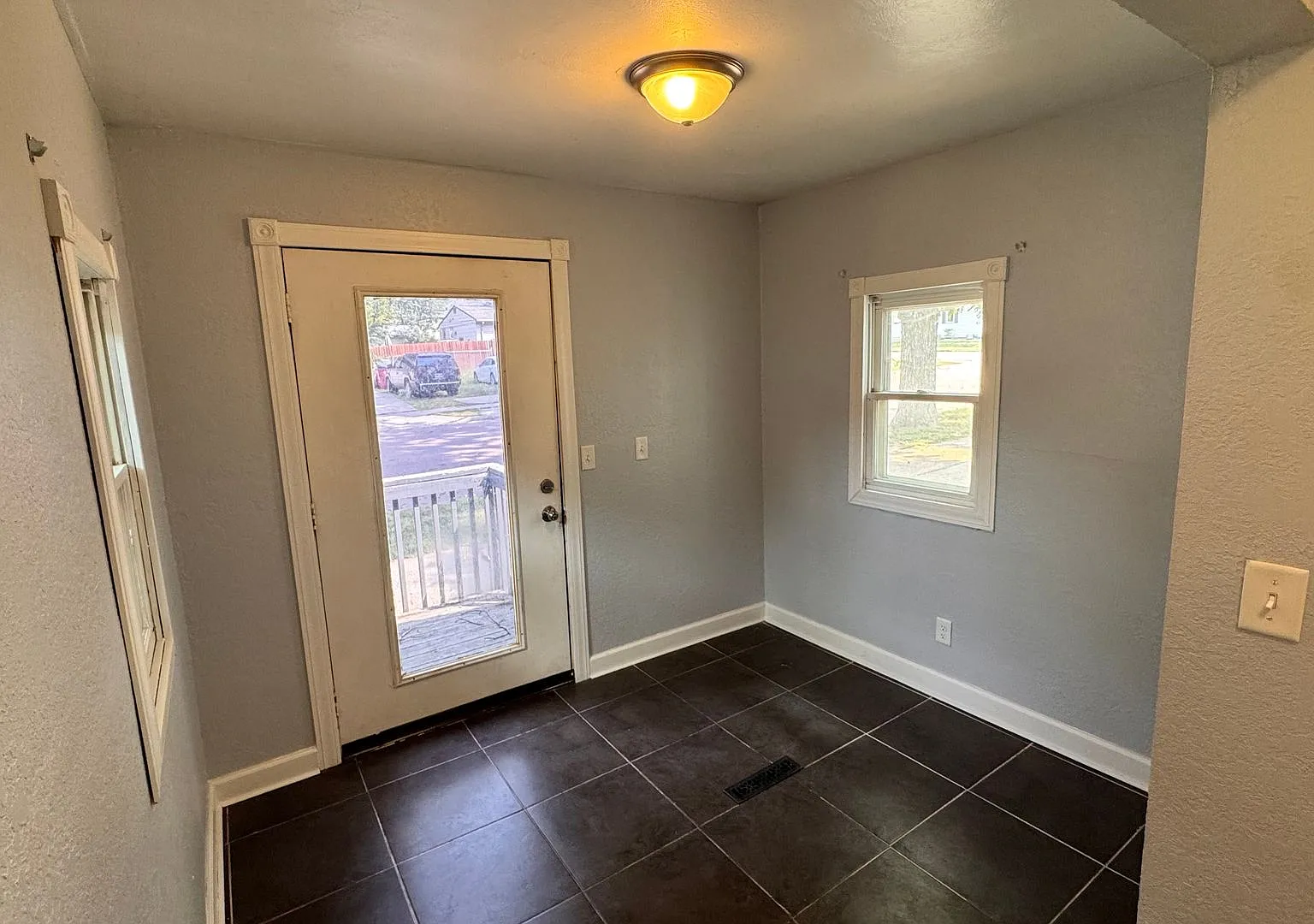 4 Bedroom 2 Bathroom Home in Sioux Falls — Photo 4