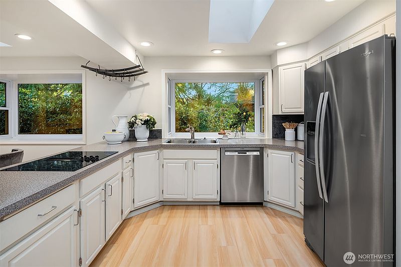 5th image of 2001 77th Avenue NE