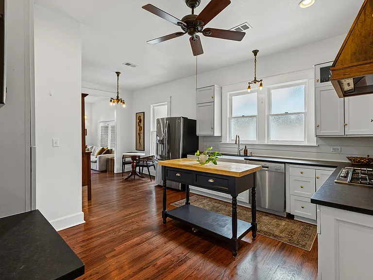 2260 Fairmount Ave — Photo 12