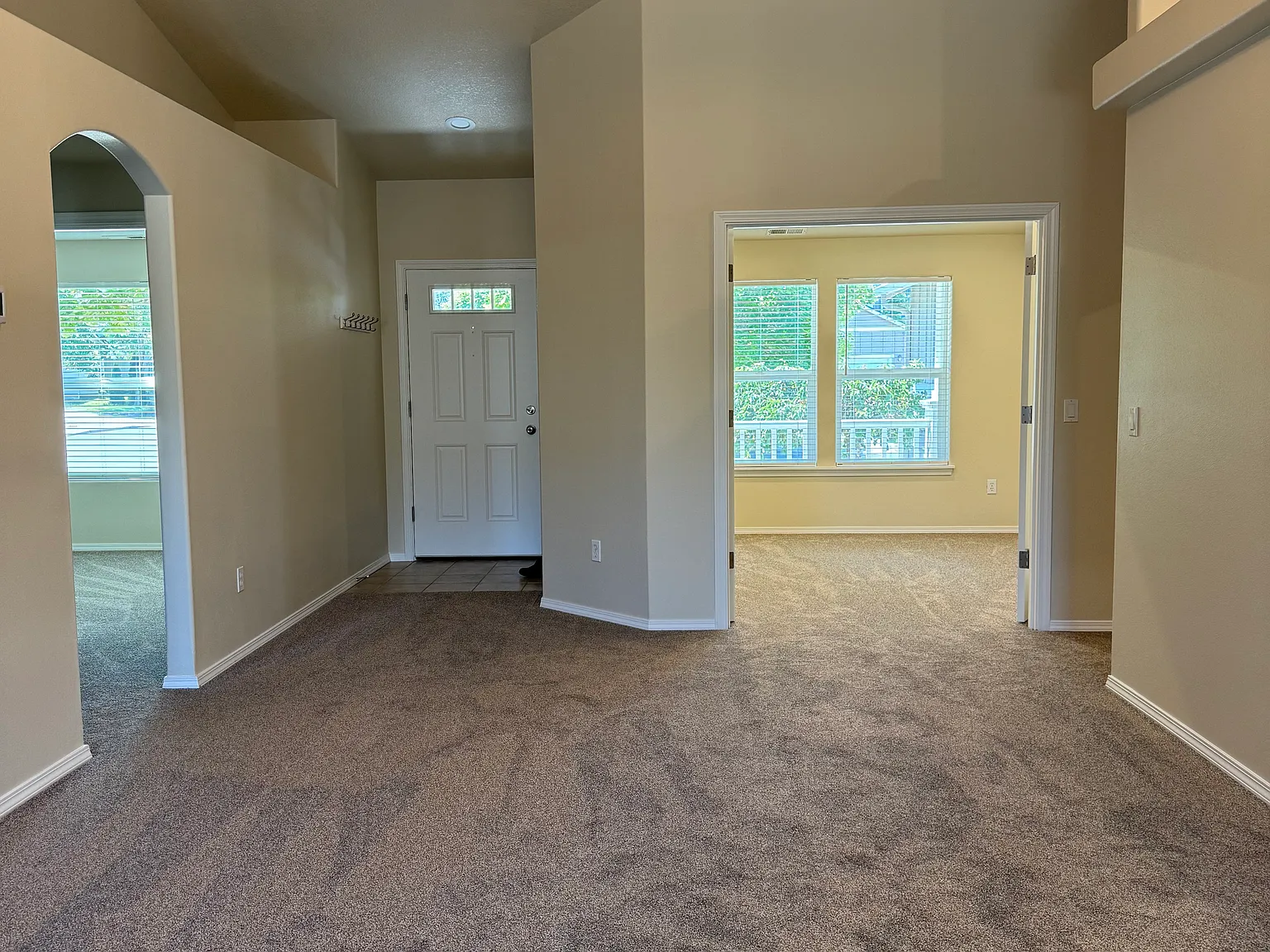 3 bed, 1556 sqft, $2,500 — Photo 4