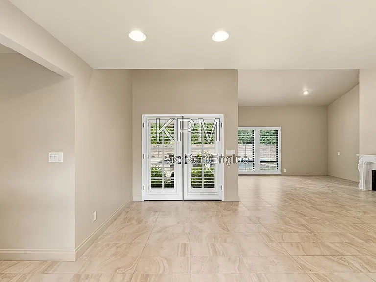 3342 Cove Cir — Photo 5