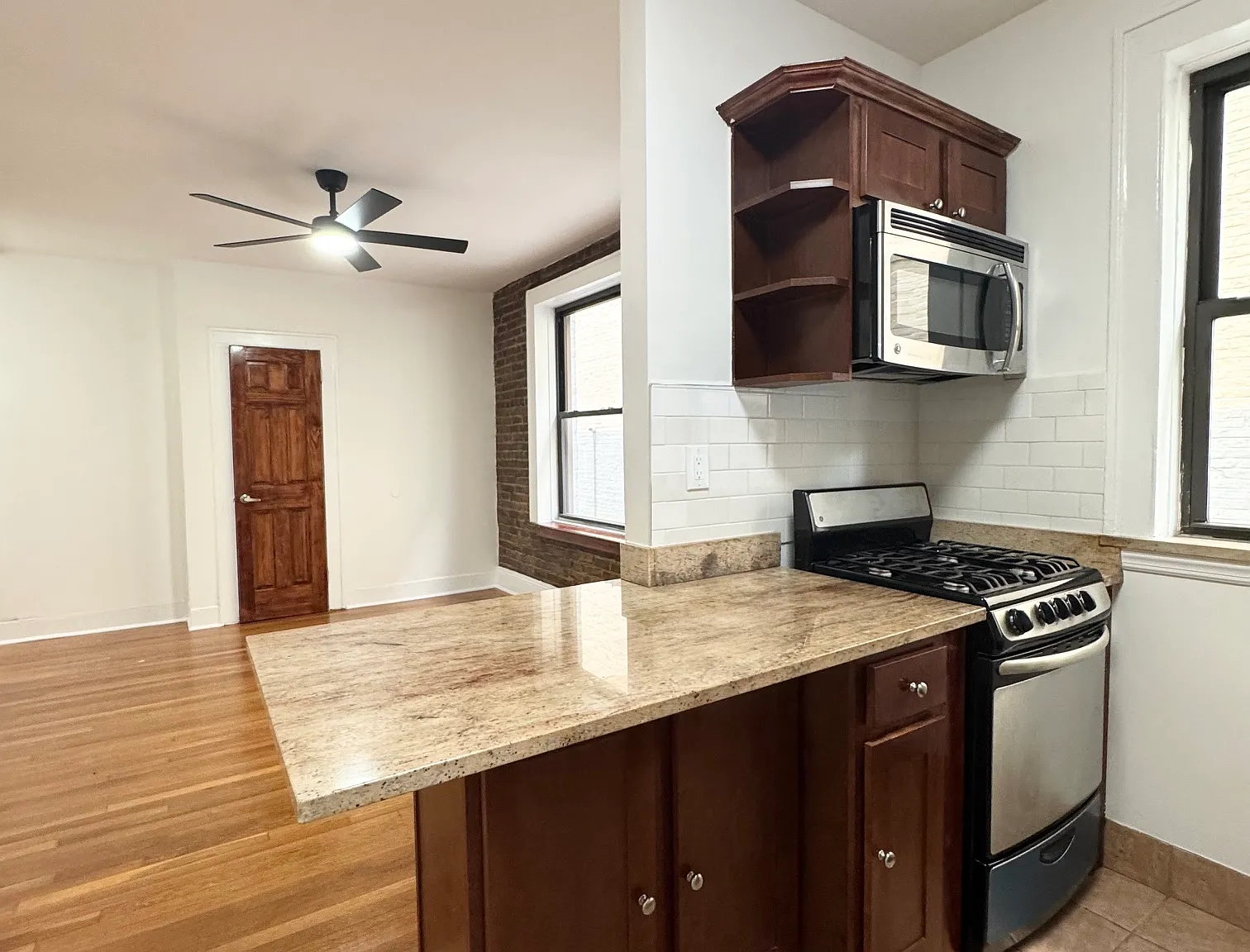 21-36 Crescent Street — Photo 2