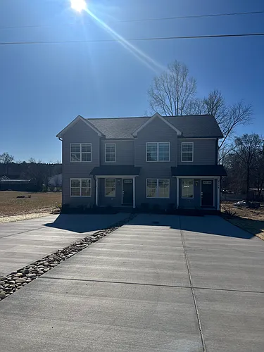 275 Circle Dr NE #A Photo 1