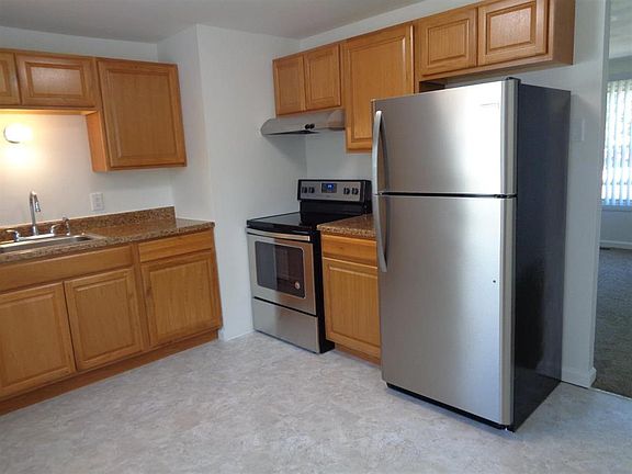 3rd image of 11 Blain Ct