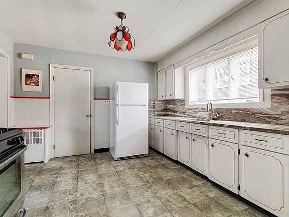 5th image of 27 Pitcher Ave