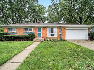 6214 Williams Lake Rd, Waterford, MI 48329