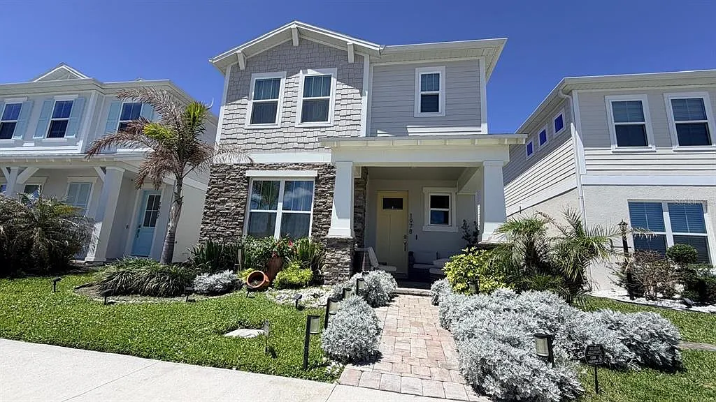 3 bed, 2.5 bath, 1728 sqft, $2,400 — Photo 1