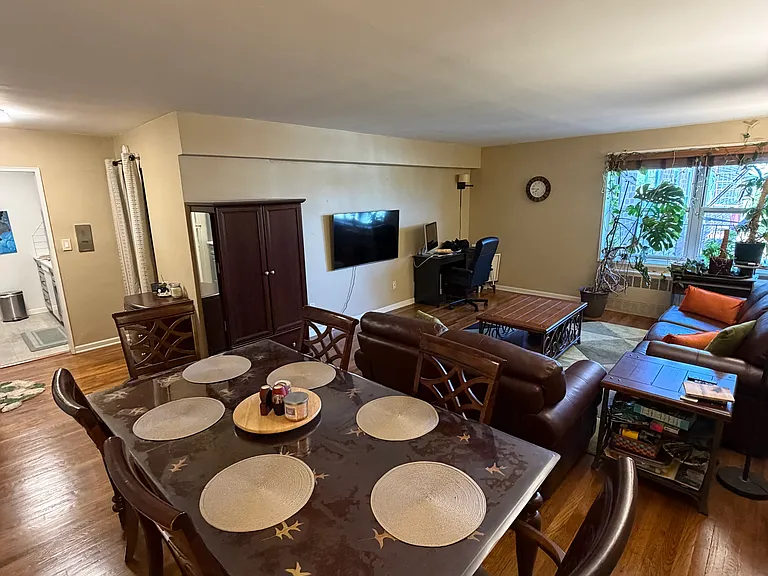 100 Lincoln Ave — Photo 2