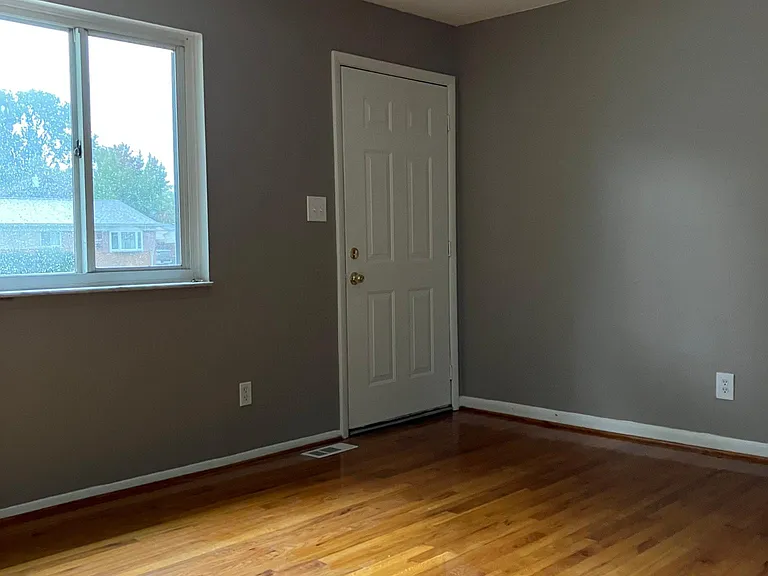 8440 Doncaster Dr — Photo 6