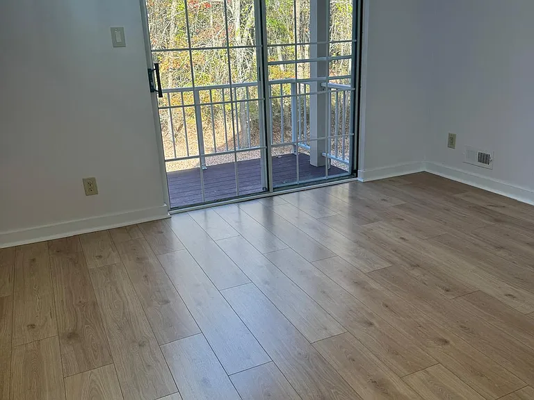 404 Harwood Ct #B — Photo 5