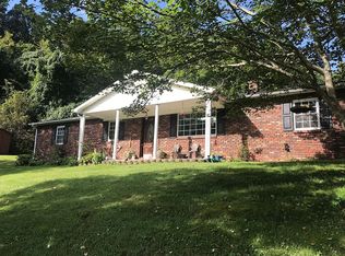 372 Bug Rd, Pounding Mill, VA 24637