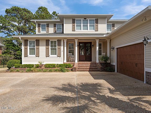 2nd image of 813 Fox Ridge Lane