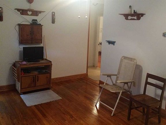 4th image of 1767 S Parker Dr