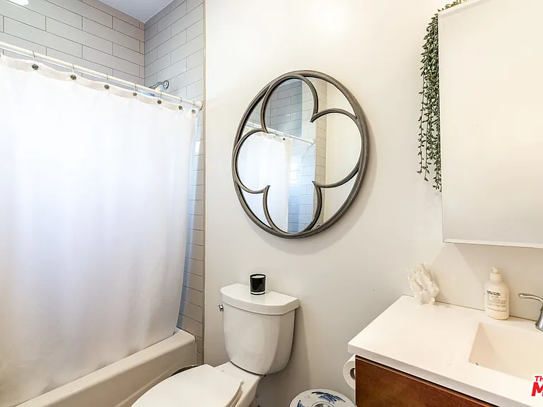 751 N Croft Ave #1/2 — Photo 11