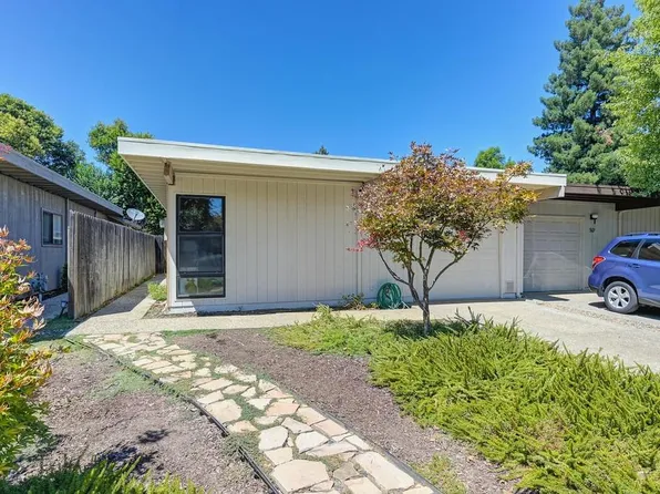 14 Cattail Ct, Sacramento, CA 95833
