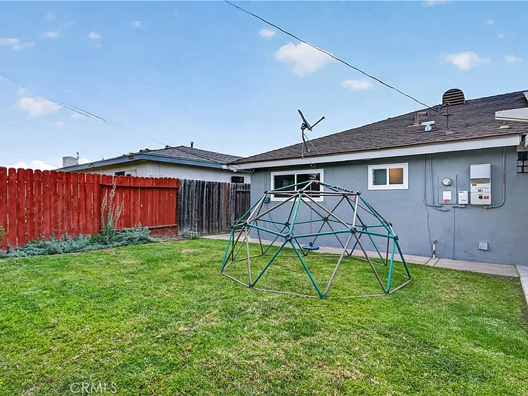 2730 S Poplar St — Photo 22
