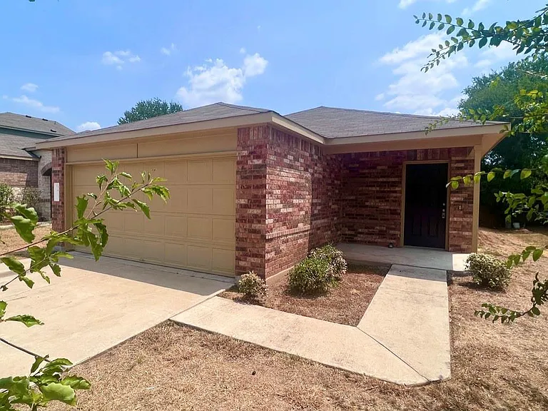 5813 Knoll Pines Pass — Photo 1