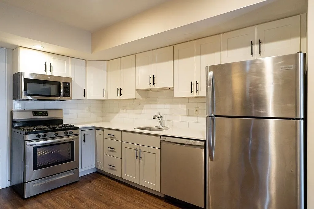 3 bed, 2.0 bath, 1100 sqft, $3,500 — Photo 4