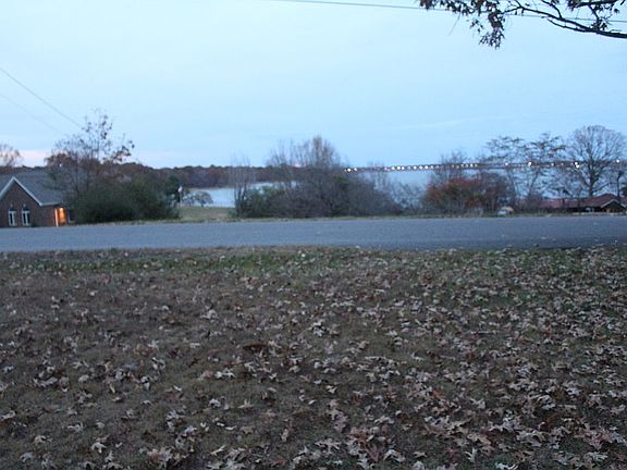 VIEW FRONT FRONT OF HOUSE