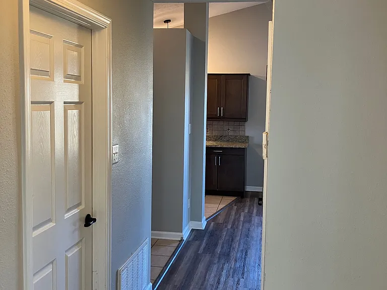121 Walter St — Photo 9