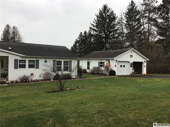 2nd image of 2433 Beech St