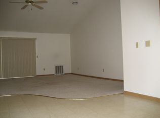 708 20th St APT 3, Prairie Du Sac, WI 53578