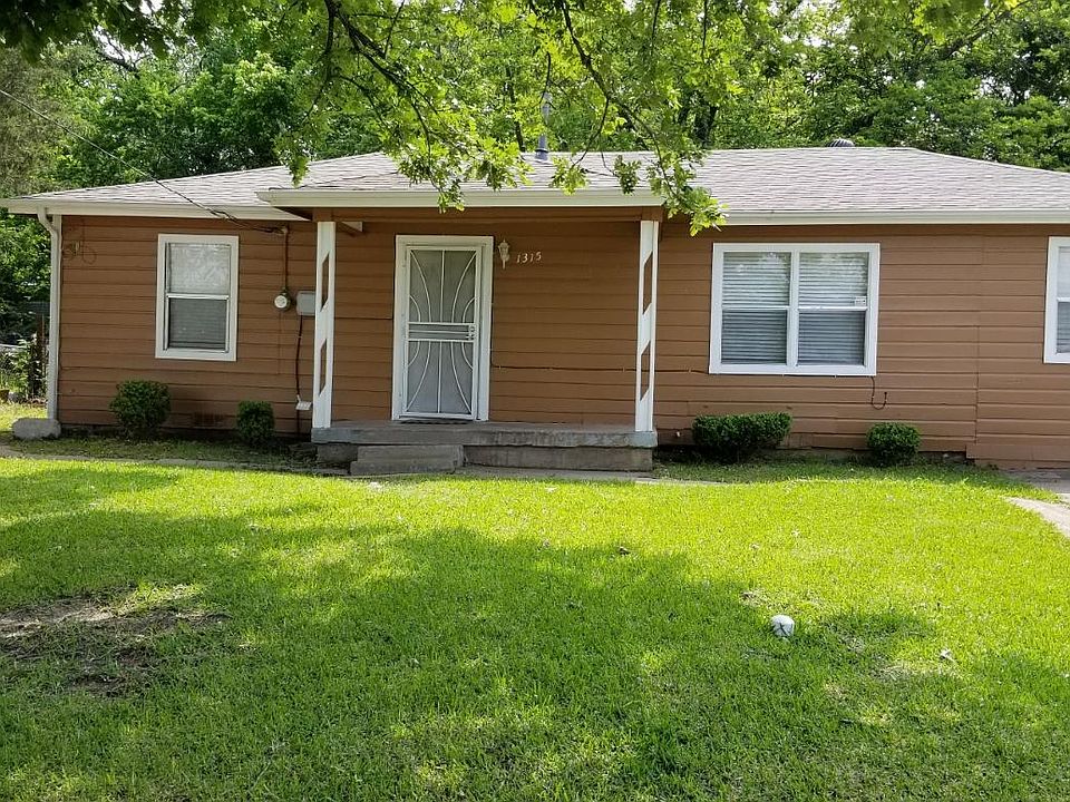 1315 Dewberry St.