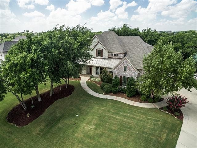 1st image of 921 Woodview Dr