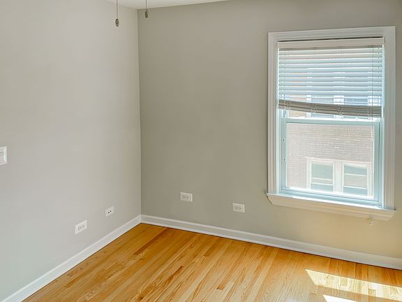 3rd image of 628 1/2 W Roscoe Ave #3N