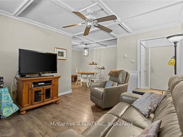 1010 Pembridge Cres #110 — Photo 3