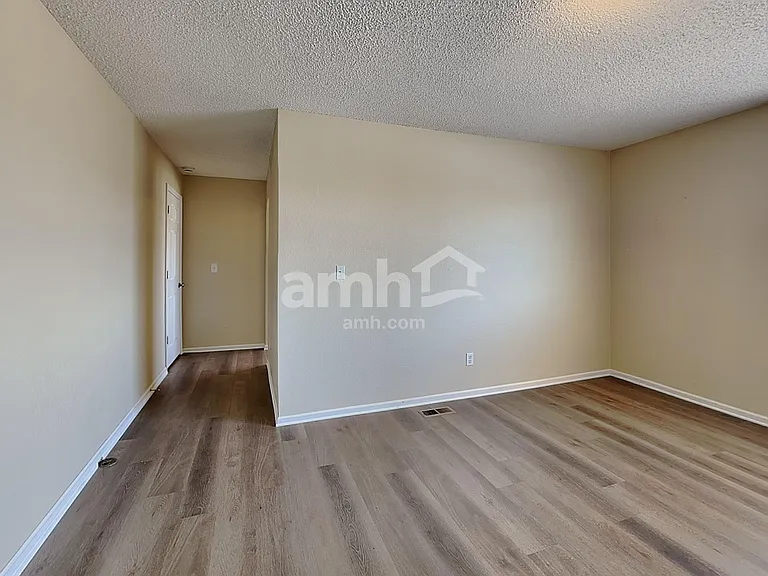 4051 N Orleans St — Photo 9