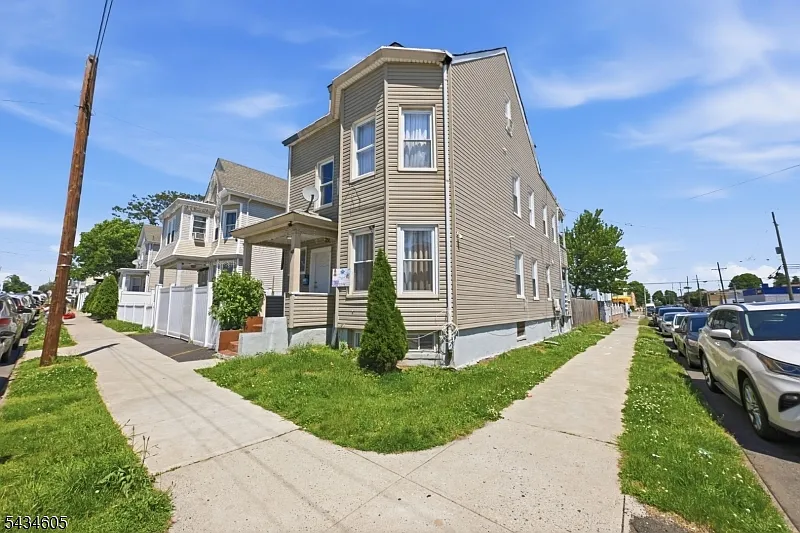 401 E 19th St #3