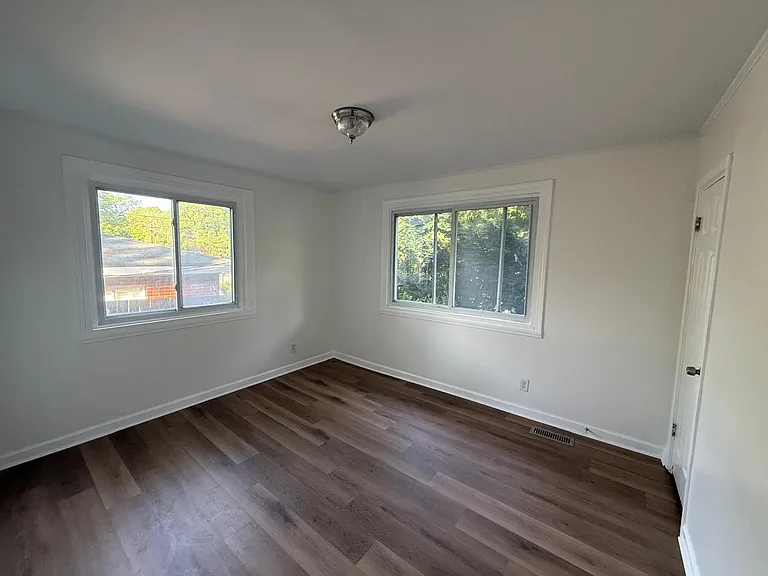 2605 Grimes St — Photo 5