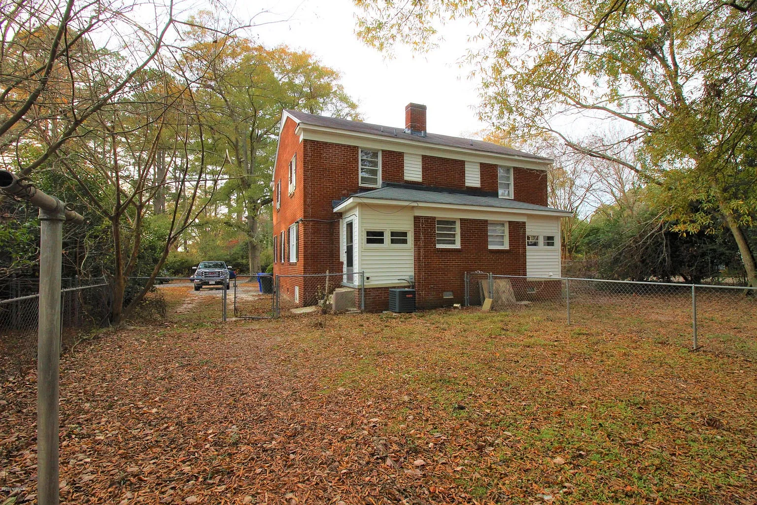 3 bed, 1250 sqft, $1,300 — Photo 3