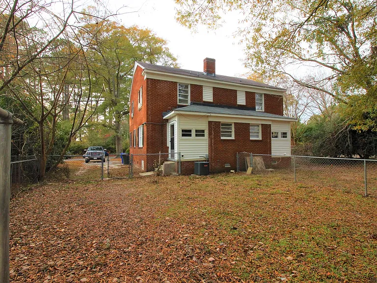 505 S Oak St — Photo 3