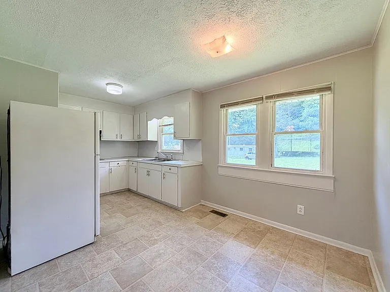 126 Proffitt Ln — Photo 5