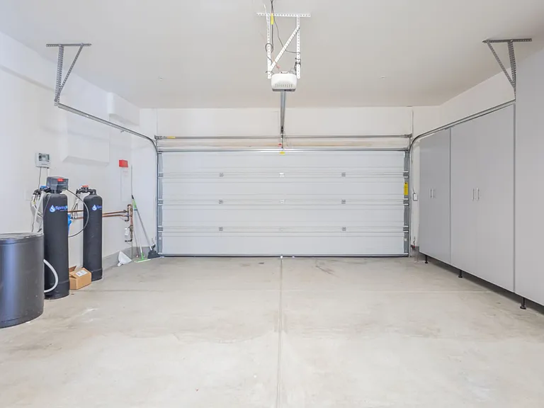 16220 Retreat Ct — Photo 24