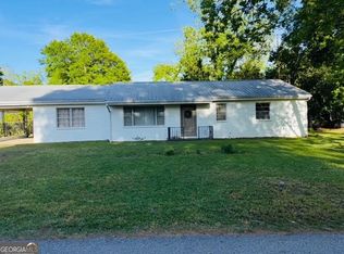 30 Dogwood Ln, Woodbury, GA 30293