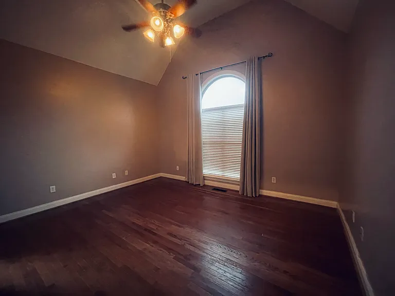 500 Crestview Ln — Photo 4