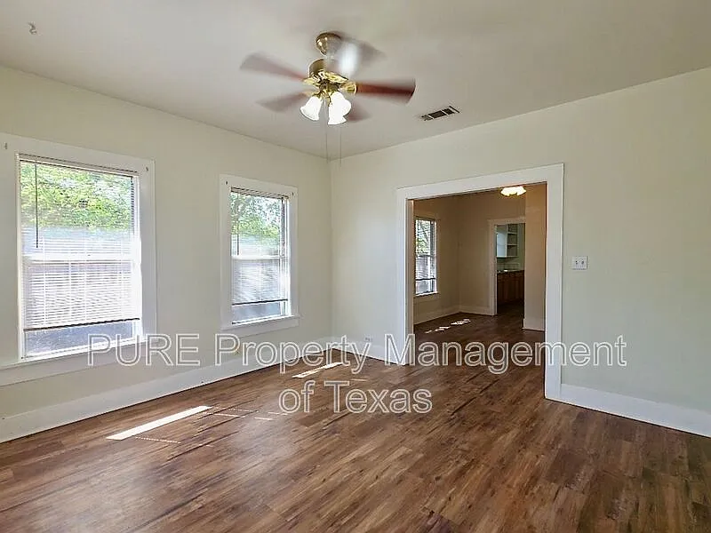 3 bed, 2.0 bath, 1473 sqft, $1,695 — Photo 3