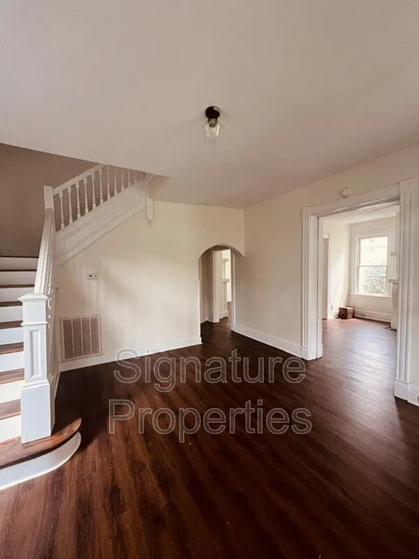 4 bed, 2.0 bath, 2149 sqft, $2,500 — Photo 2