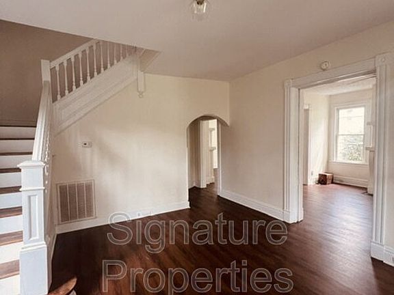 2nd image of 102 W Lancaster Rd