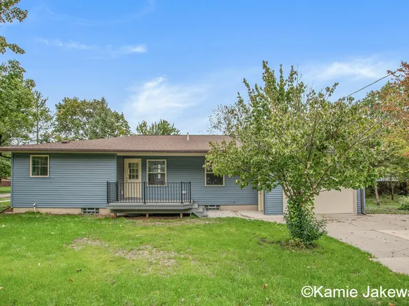 6 N Park St, Cedar Springs, MI 49319