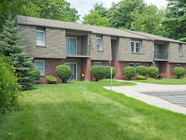 Glenmont Manor — Photo 14