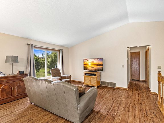5th image of 4275 Eagle Crest Dr