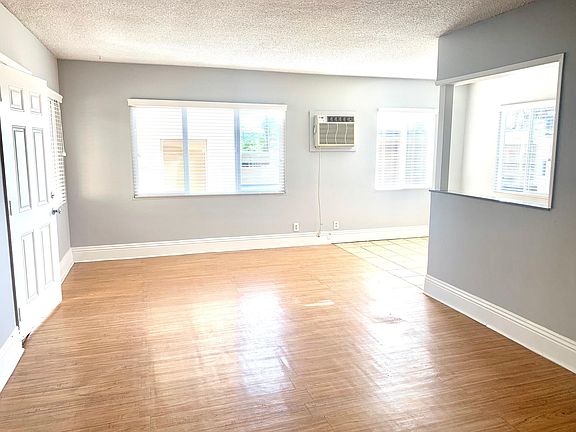 4th image of 215 N Grandview Ave #219