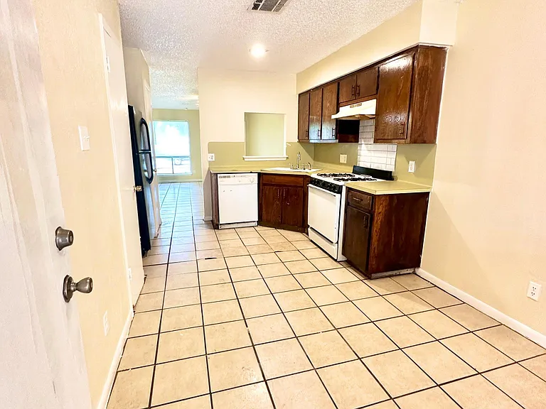 207 W William Cannon Dr #B — Photo 8