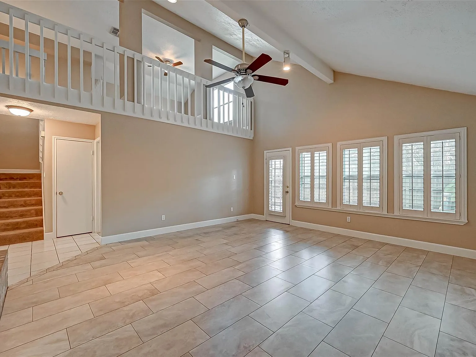 3 bed, 2.5 bath, 1918 sqft, $2,200 — Photo 2